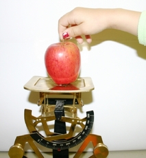 Apfel-wiegen-2A.jpg